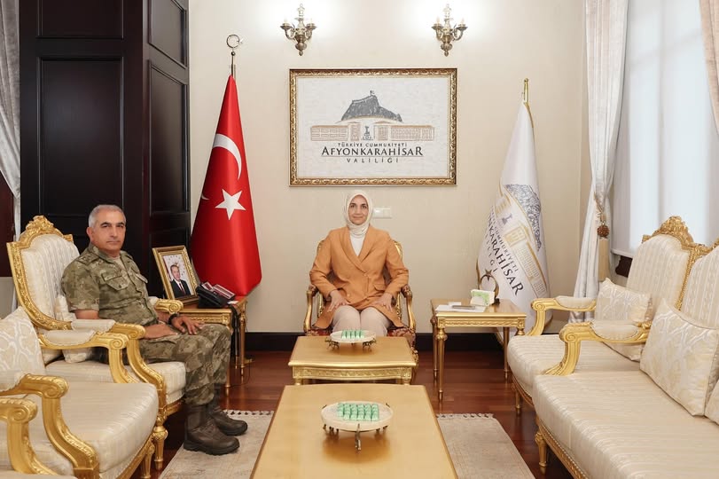 Afyonkarahisar Valisi, İkmal ve Garnizon Komutanı'nı Makamında Kabul Etti