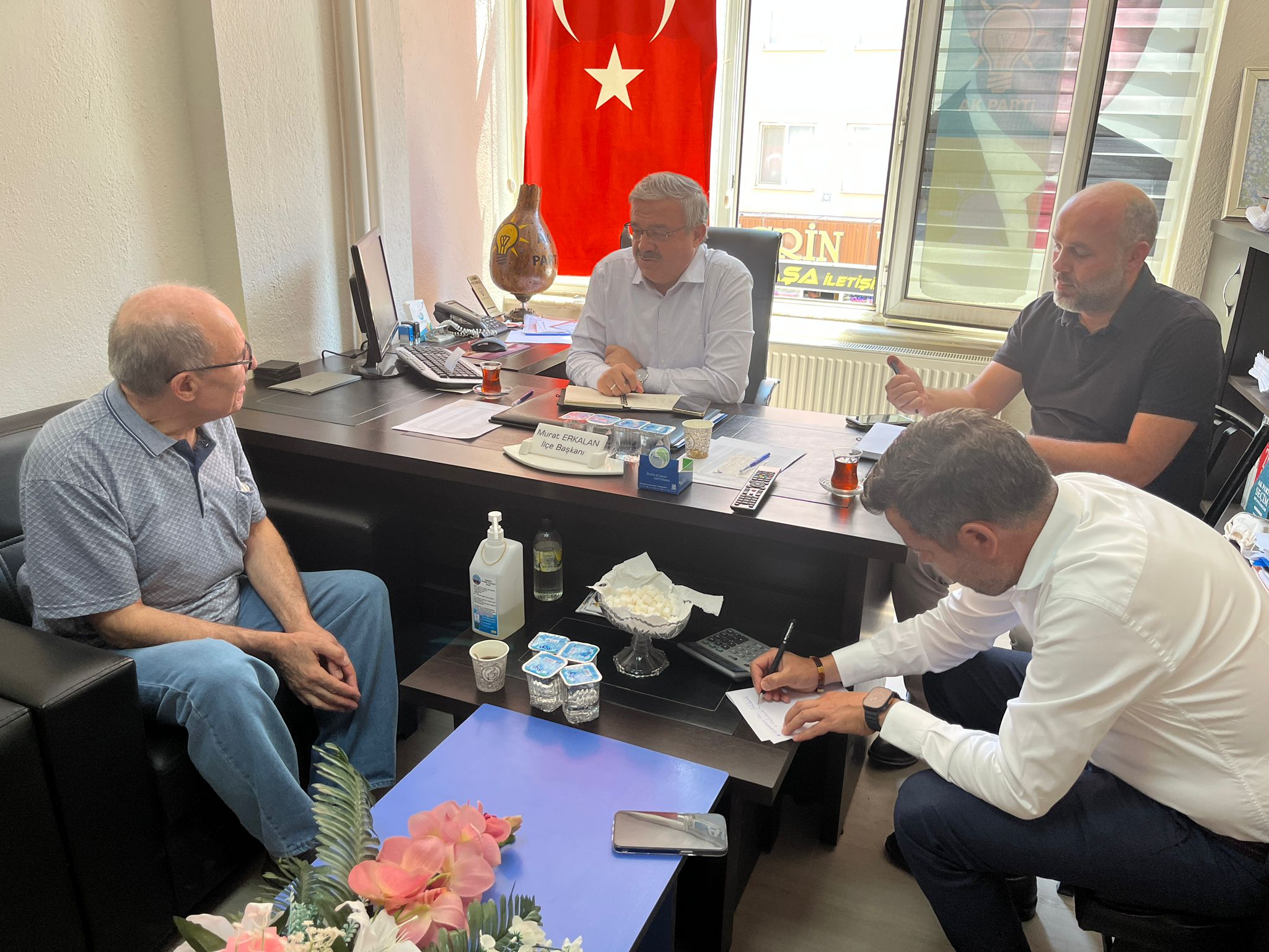 AK Parti Milletvekili Yurdunuseven, Sandıklı'da Halk Günü Toplantısında Vatandaşların Taleplerini Dinledi