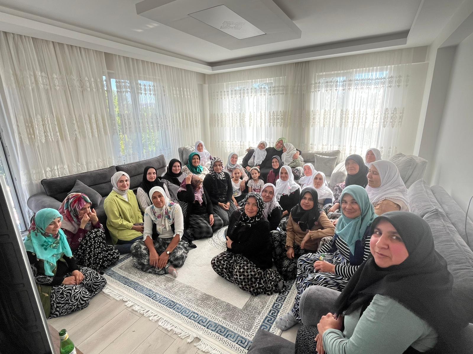 AK KADINLAR NURİBEY’DE “TÜRKİYE YÜZYILI” ÇALIŞMASI YAPTI