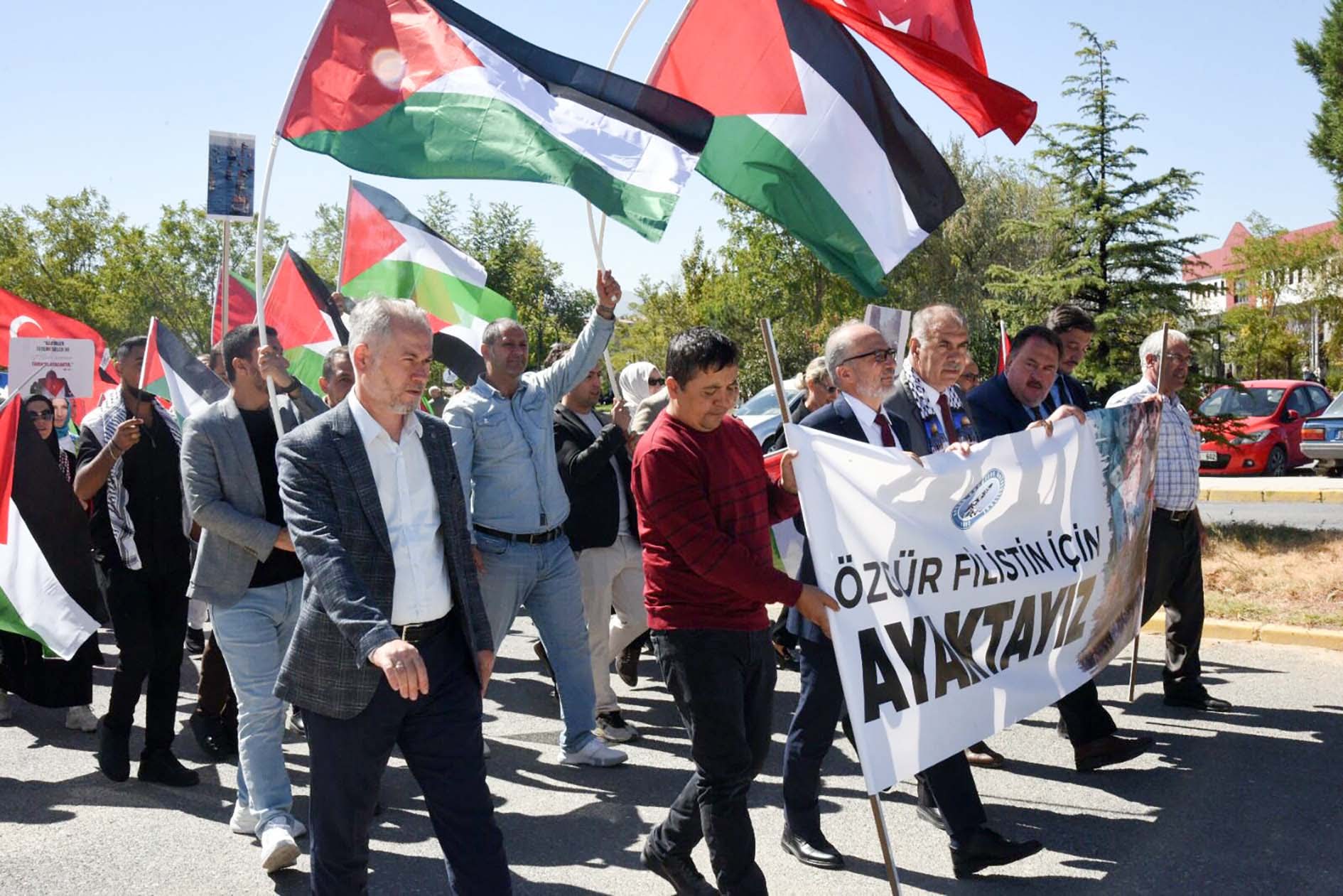 AKÜ’den Filistin’e Destek Yürüyüşü İkinci Gününde de Devam Etti