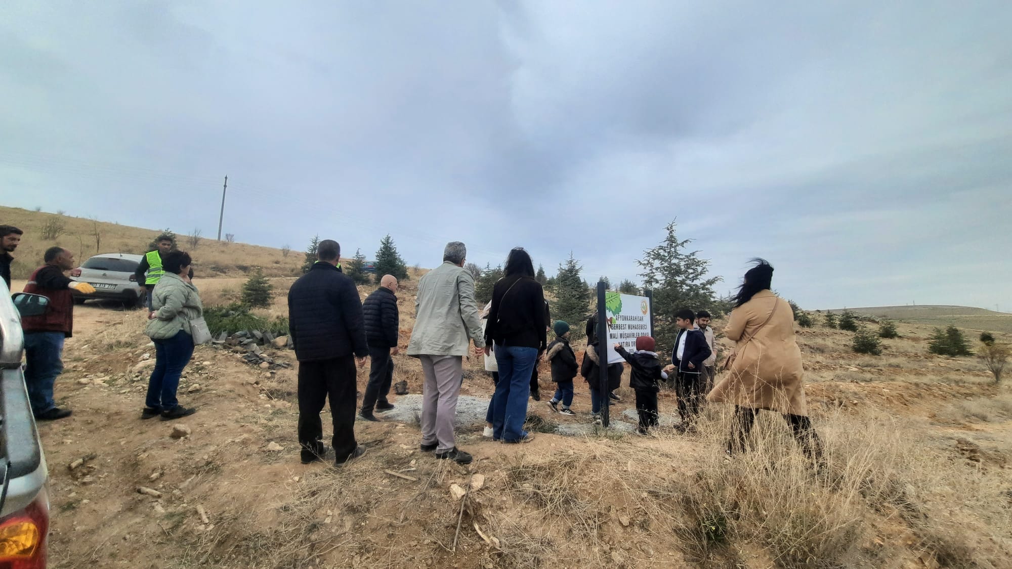 AFYONKARAHİSAR MALİ MÜŞAVİRLER ODASI’NDAN ANLAMLI ETKİNLİK: SUSUZ BÖLGESİNDE FİDANLAR TOPRAKLA BULUŞTU